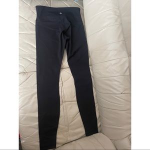 Lululemon Size 4 Black Cropped low rise leggings